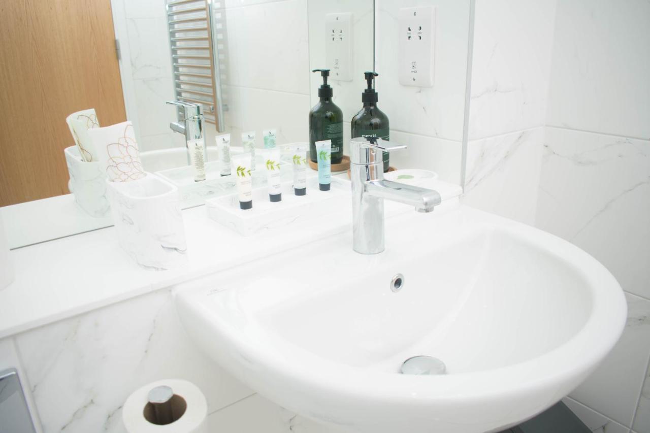 Exoticstay Apartments - Ultra Luxe Top Floor Suite - City Centre Apartment With Cube View - Smart 4K Tv With Ultrafast Wifi & Netflix Birmingham Luaran gambar